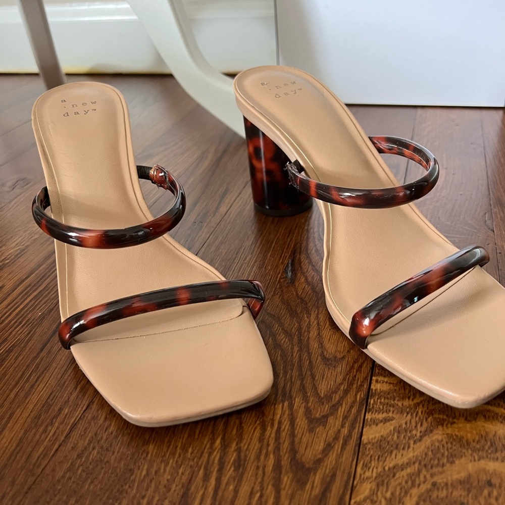 Chunky heel sandal